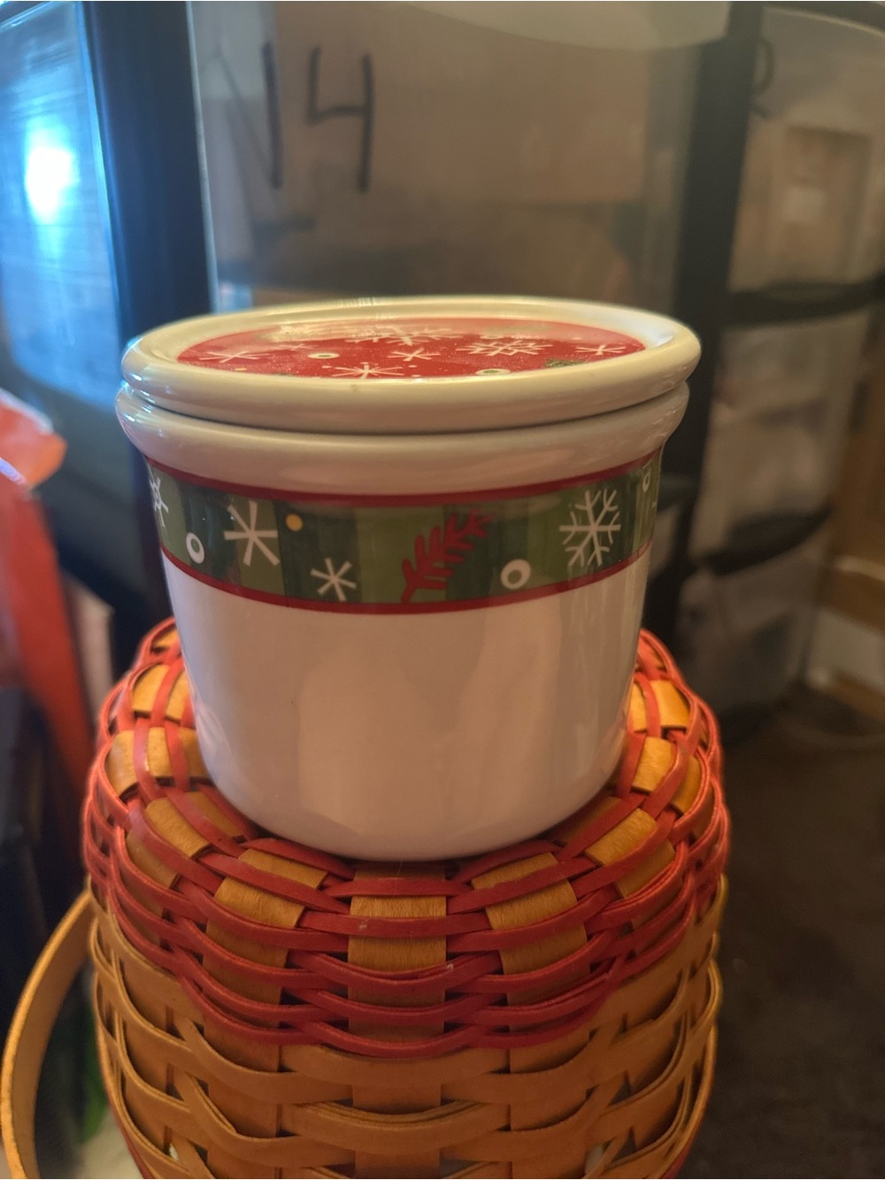 Longaberger pint lidded crock Holiday w longaberger vanillla candle christmas